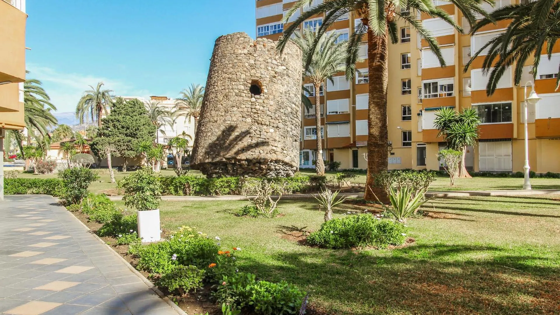 Nice Apartment In Algarrobo-Costa With Kitchen